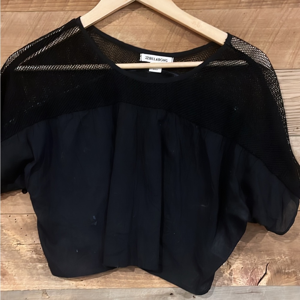 Billabong cropped short sleeve top